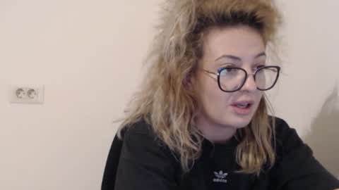 Snapshot of selenna_emma843468 chatting on October 29, 2025, 4:09 pm Selenna online show from October 29, 2025, 4:09 pm