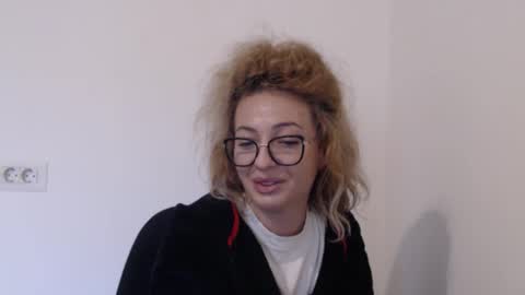 Snapshot of selenna_emma843468 chatting on November 5, 2025, 12:38 pm Selenna online show from November 5, 2025, 12:38 pm