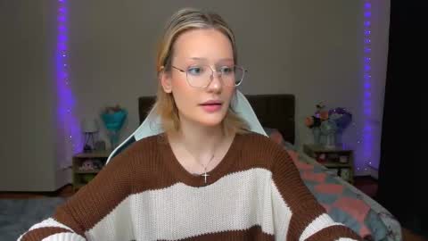 Snapshot of selfharm777 chatting on September 12, 2025, 9:26 pm Simon and Alice online show from September 12, 2025, 9:26 pm