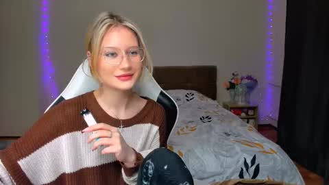 Snapshot of selfharm777 chatting on September 28, 2025, 8:14 pm Simon and Alice online show from September 28, 2025, 8:14 pm