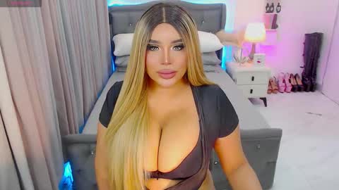 Snapshot of selfsuckcumexploder chatting on October 22, 2025, 9:42 am Kyla Yung online show from October 22, 2025, 9:42 am