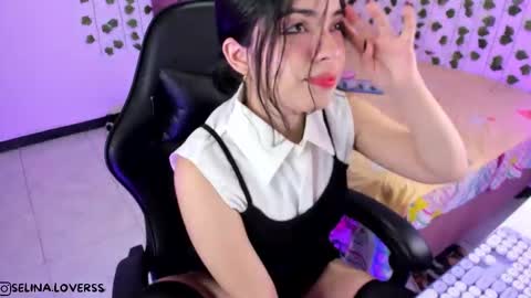 Selina online show from November 10, 2025, 4:00 am