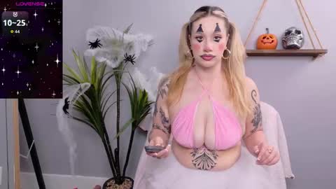 Selina Mae online show from November 1, 2025, 2:46 am