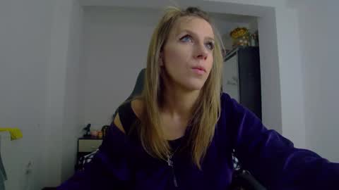 sellena_angels online show from February 1, 2026, 2:59 pm