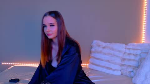 Snapshot of sellenna_x chatting on July 6, 2026, 4:42 am Selena online show from July 6, 2026, 4:42 am