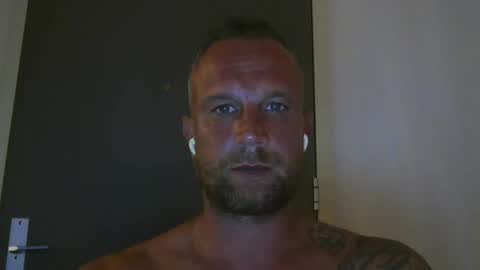 sence08 online show from September 15, 2025, 5:35 pm