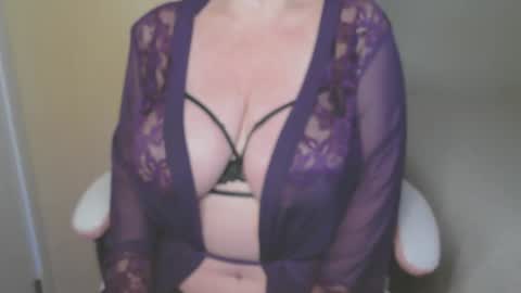 Snapshot of sensual_cris chatting on February 5, 2026, 9:14 am CRIS online show from February 5, 2026, 9:14 am
