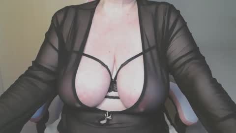 Snapshot of sensual_cris chatting on February 18, 2026, 9:38 am CRIS online show from February 18, 2026, 9:38 am