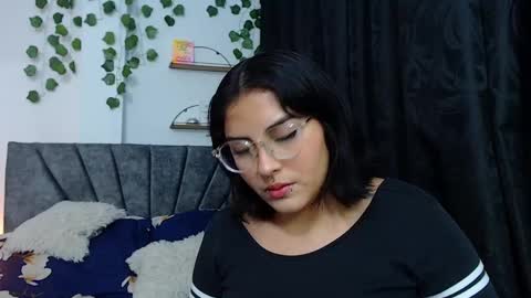 Camille and sophie online show from January 29, 2025, 1:37 am