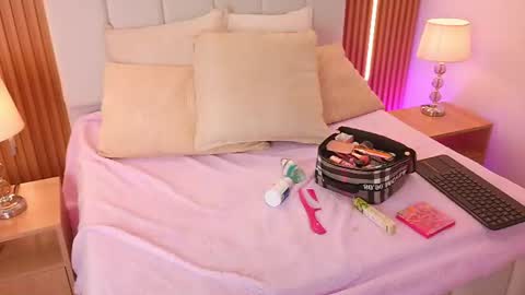 Sensual Kim77 online show from June 9, 2026, 12:50 pm