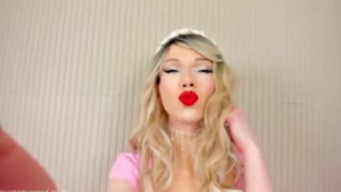 Snapshot of sensual_miss_mia chatting on February 28, 2025, 8:50 pm Mia online show from February 28, 2025, 8:50 pm