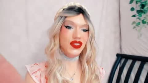 Snapshot of sensual_miss_mia chatting on May 5, 2026, 11:24 pm Mia online show from May 5, 2026, 11:24 pm