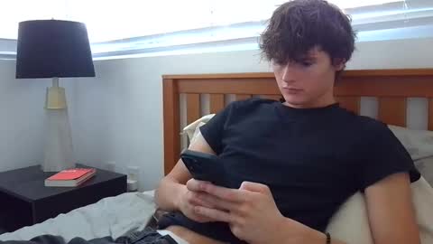 Snapshot of sensualalien chatting on February 5, 2025, 8:57 pm Cam online show from February 5, 2025, 8:57 pm