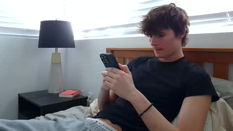 Snapshot of sensualalien chatting on February 11, 2025, 7:16 pm Cam online show from February 11, 2025, 7:16 pm