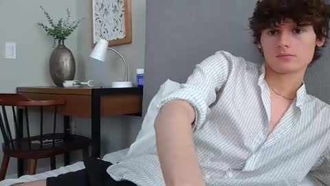 Snapshot of sensualalien chatting on March 6, 2025, 9:31 pm Cam online show from March 6, 2025, 9:31 pm