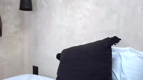 Snapshot of sensualalien chatting on October 18, 2025, 7:14 pm Cam online show from October 18, 2025, 7:14 pm