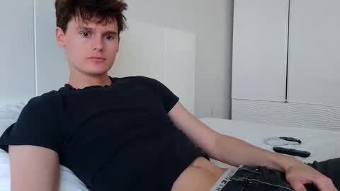 Cam online show from April 7, 2026, 10:09 pm