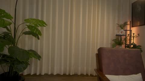 Snapshot of sensualcherry_ chatting on December 2, 2024, 12:41 am Maria- OF sensual bee online show from December 2, 2024, 12:41 am