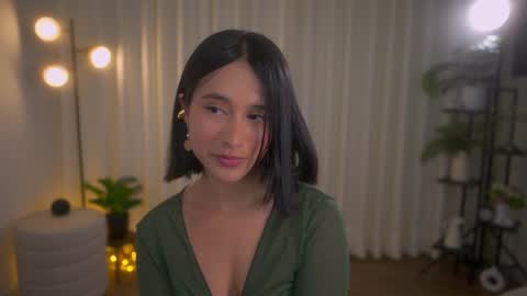 Snapshot of sensualcherry_ chatting on January 5, 2025, 1:35 am Maria- OF sensual bee online show from January 5, 2025, 1:35 am