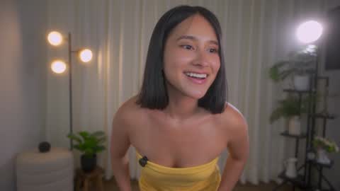 Snapshot of sensualcherry_ chatting on January 7, 2025, 11:35 pm Maria- OF sensual bee online show from January 7, 2025, 11:35 pm