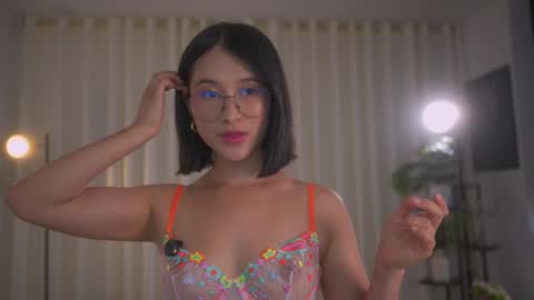 Snapshot of sensualcherry_ chatting on January 9, 2025, 2:11 am Maria- OF sensual bee online show from January 9, 2025, 2:11 am