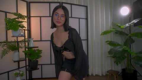 Snapshot of sensualcherry_ chatting on January 12, 2025, 11:36 pm Maria- OF sensual bee online show from January 12, 2025, 11:36 pm