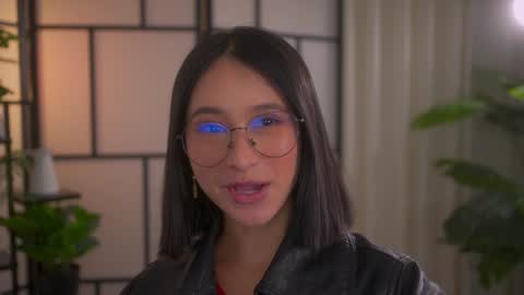 Snapshot of sensualcherry_ chatting on January 16, 2025, 4:28 am Maria- OF sensual bee online show from January 16, 2025, 4:28 am