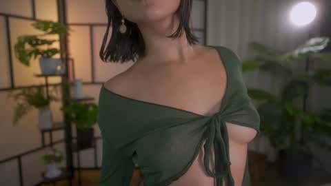 Snapshot of sensualcherry_ chatting on January 26, 2025, 2:14 am Maria- OF sensual bee online show from January 26, 2025, 2:14 am
