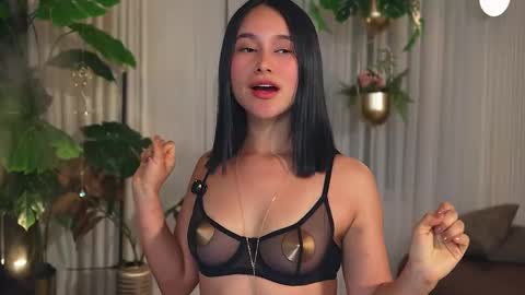 Snapshot of sensualcherry_ chatting on October 11, 2025, 12:43 am Maria- OF sensual bee online show from October 11, 2025, 12:43 am
