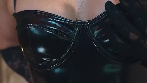 Snapshot of sensualcherry_ chatting on October 11, 2025, 11:25 pm Maria- OF sensual bee online show from October 11, 2025, 11:25 pm