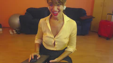 sensualmyra online show from September 27, 2025, 12:43 pm