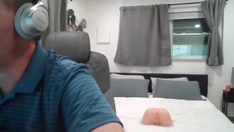 senyai40 online show from October 9, 2025, 8:18 pm