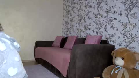 serayarose_ online show from December 22, 2025, 12:35 pm