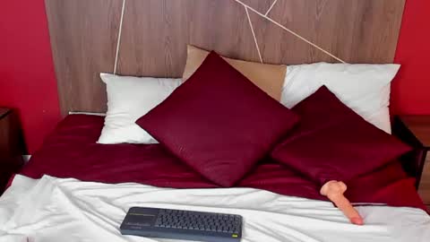 serena_parker online show from July 15, 2026, 7:24 am