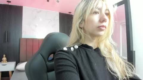 Serene online show from September 19, 2025, 12:39 pm