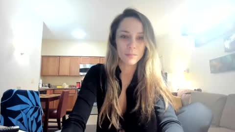 serenityroseee online show from June 19, 2026, 10:02 pm