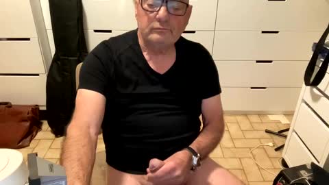 serge8413 online show from December 11, 2024, 3:45 am