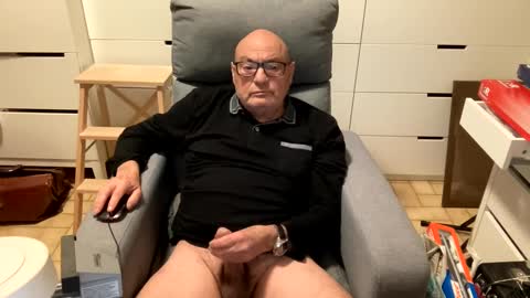 serge8413 online show from December 28, 2024, 11:26 pm