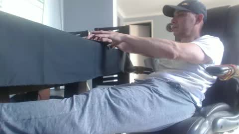 hetero serio discreto online show from January 8, 2025, 5:26 pm