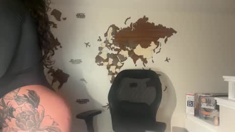 servegoddesszara online show from November 12, 2025, 12:33 am