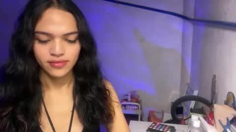 Snapshot of servicedoll18 chatting on October 27, 2025, 3:49 pm Bella online show from October 27, 2025, 3:49 pm