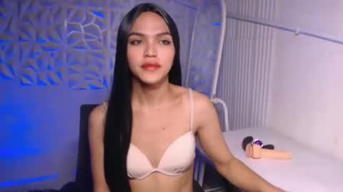 Snapshot of servicedoll18 chatting on November 4, 2025, 6:29 pm Bella online show from November 4, 2025, 6:29 pm