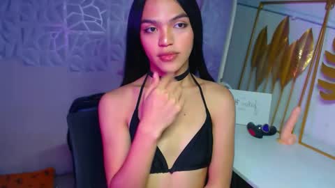 Snapshot of servicedoll18 chatting on December 5, 2025, 3:30 pm Bella online show from December 5, 2025, 3:30 pm