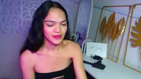 Snapshot of servicedoll18 chatting on December 16, 2025, 1:10 am Bella online show from December 16, 2025, 1:10 am