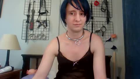 Servile Sarah online show from April 14, 2026, 9:43 pm