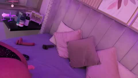 Seshat online show from October 25, 2025, 3:47 am