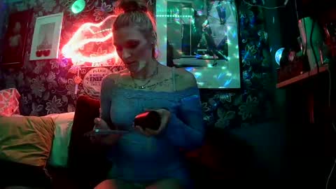 Leeah CloudZzz online show from October 28, 2025, 8:18 am