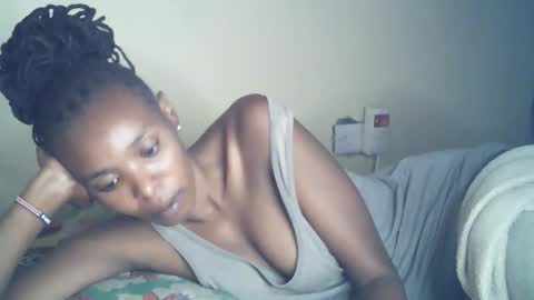 Snapshot of sexxy_curvy23 chatting on April 19, 2026, 2:11 am sexxy_curvy23 online show from April 19, 2026, 2:11 am