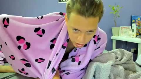 sexy_blondes_ online show from February 2, 2026, 1:32 pm