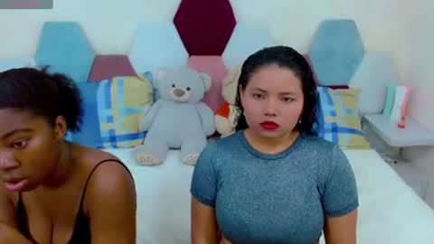 sexy_duo_girl online show from June 12, 2026, 4:00 am